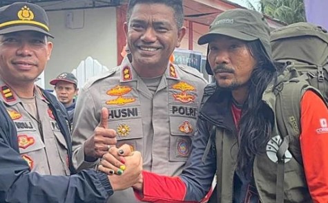 Agam Rinjani di bantu dengan 3 rekenannya untuk membantu evakuasi korban ATR 42-500