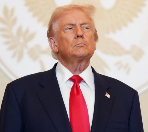 You are currently viewing Donald Trump Ingatkan Inggris soal Risiko Kerja Sama dengan China