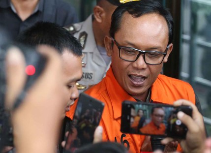 KPK masih terus mengusut berapa banyak suap dan fee 