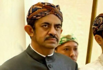 Riza Chalid anaknya memberikan penjelasan