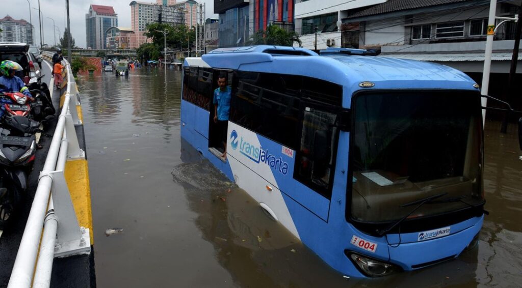 Rute TransJakarta terdampak banjir di jakarta